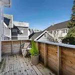 Private Apartment With Balcony In Central Stavanger